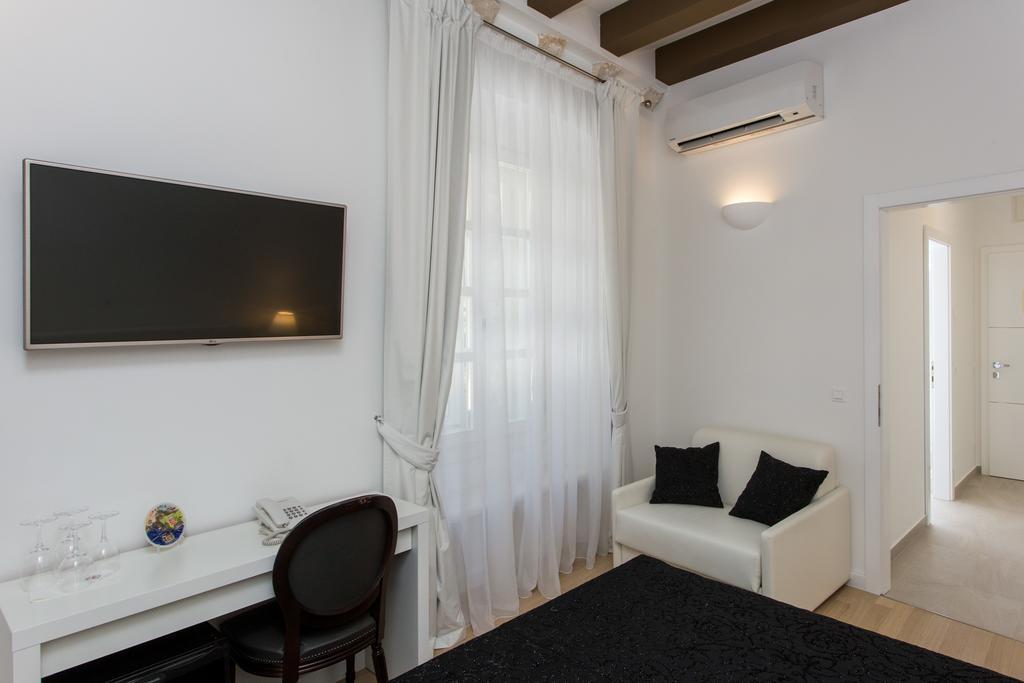 Guest house Klarisa Palace